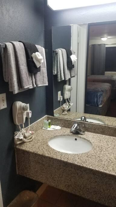 Hotel King Ac Wi-Fi Hotel 2061 Booking Stillwater Buitenkant foto